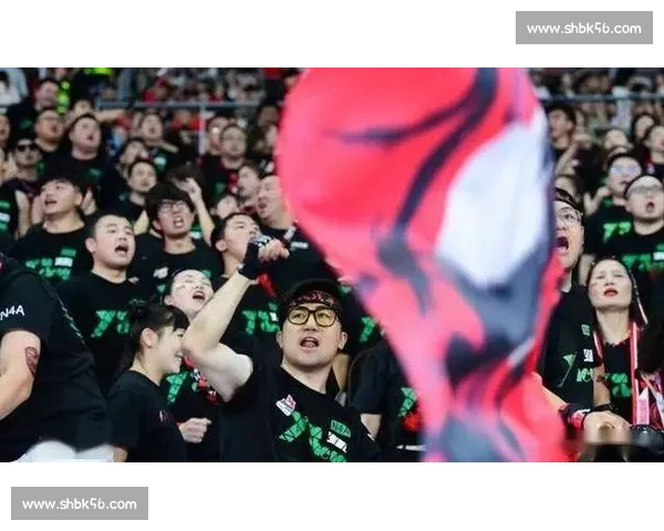 盐城奥体助威声浪掀翻穹顶 女球迷激情呐喊到腿抽筋 盐城奥体助威声浪掀翻穹顶 女球迷激情呐喊到腿抽筋